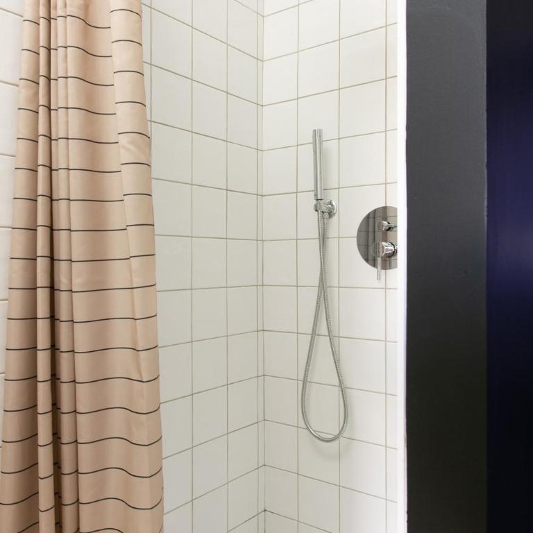 Chambre avec salle de bain et accès indépendant - Chambre Double avec Salle de Bains Privative - 8