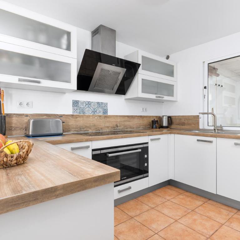 Home2Book Isla Bonita Dream Escape in Corralejo - Three-Bedroom House - 11
