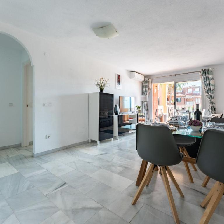 MalagaSuite Amatista Marbella - Apartamento de 2 dormitorios con vistas a la piscina - 10