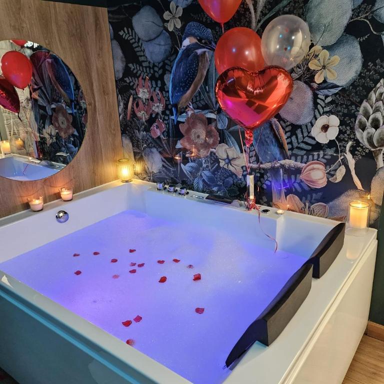 Suite Passion - Jacuzzi privé - Table massage - Deluxe One-Bedroom Apartment - 16