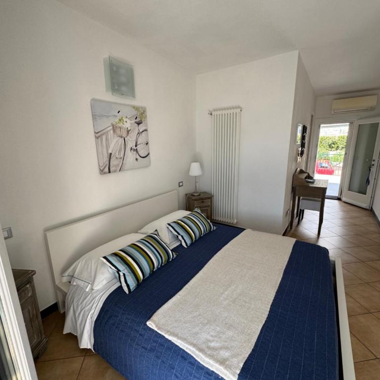 Affittacamere PZ - Camera Matrimoniale con Balcone e Vista Mare - 9