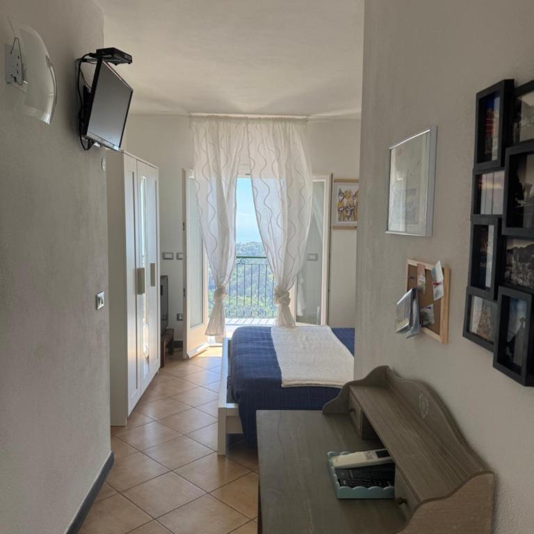 Affittacamere PZ - Camera Matrimoniale con Balcone e Vista Mare - 5