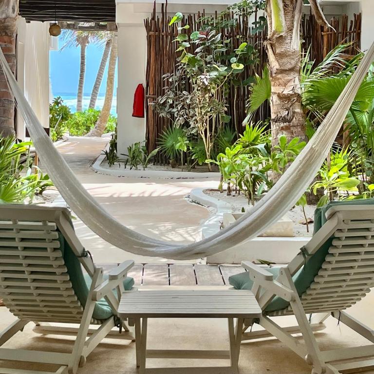 Cabanas Tulum- Beach Hotel & Spa - Habitación con acceso directo a la piscina y cama grande - 8