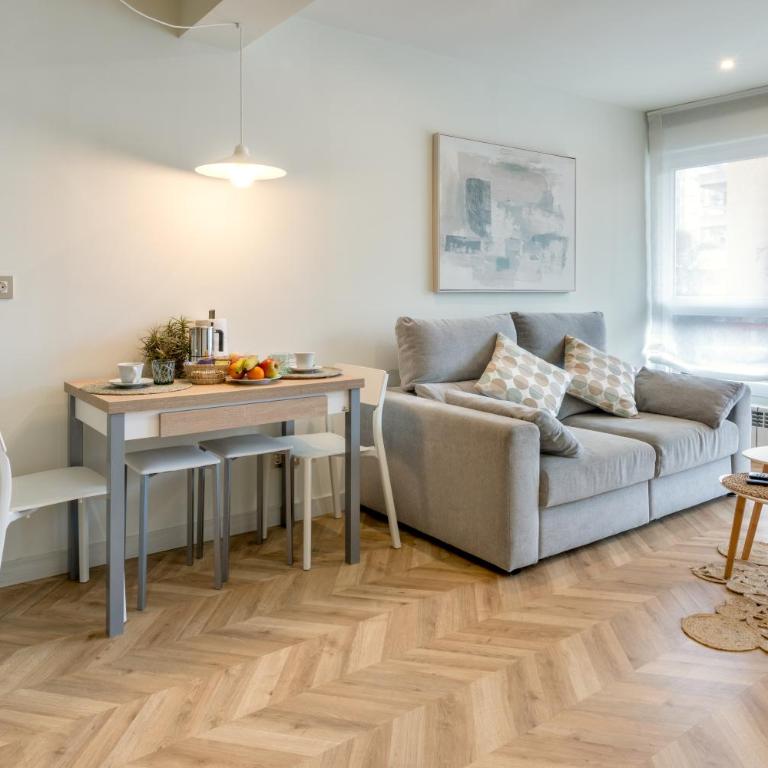 Acogedor Apto a 9 min de playa " Carbayu" - Apartamento - 8