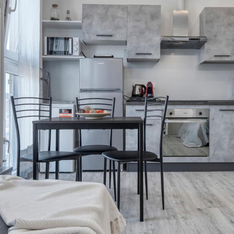 Front Station Apartment by DiffeRent - Studio - 20