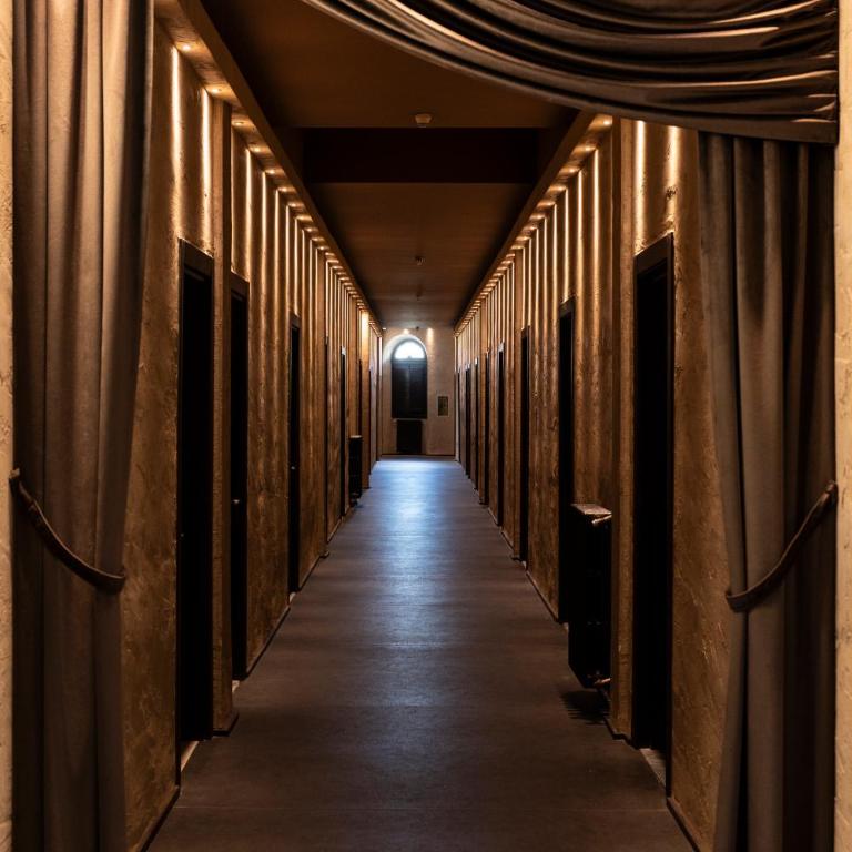 Hotel & Hostel 7 - Superior Triple Room with private shower & sink and with shared bathroom - 1