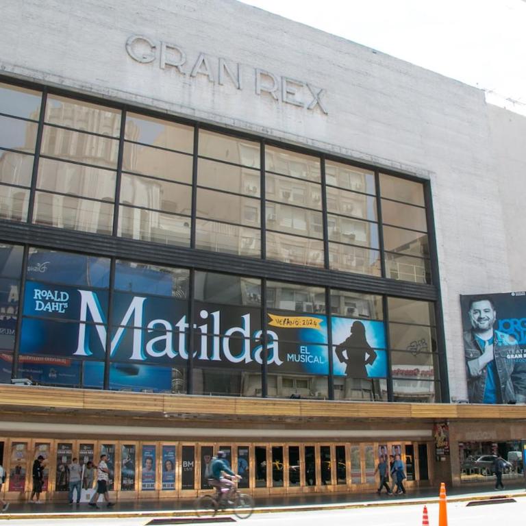 En el Centro, sobre Av Corrientes, a metros del Obelisco, Teatros y Bares - Apartamento de 1 dormitorio - 32