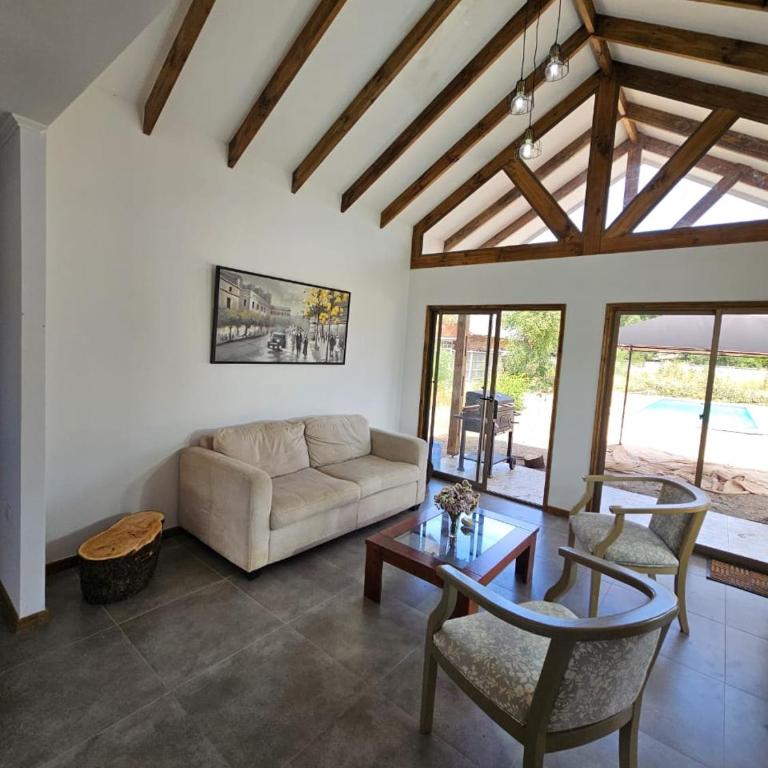 Casa Las Camelias Quillón - Casa Vacacional de 3 dormitorios - 2
