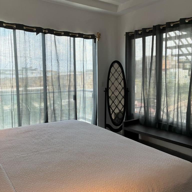 Live the Beach Life Luxury, Location and Total Comfort - One-Bedroom Deluxe Apartment - 31