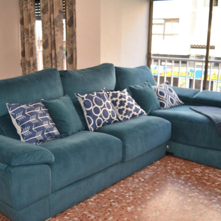 Amparo Home Family Stay near ADDA, Plaza de Toros & General Hospital - Three-Bedroom Apartment - High Floor - 29