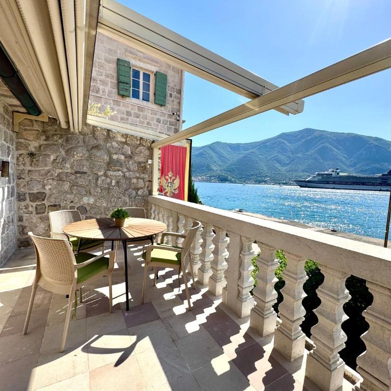 Apartments Radonicic - One-Bedroom Apartment with Balcony and Sea View - 8