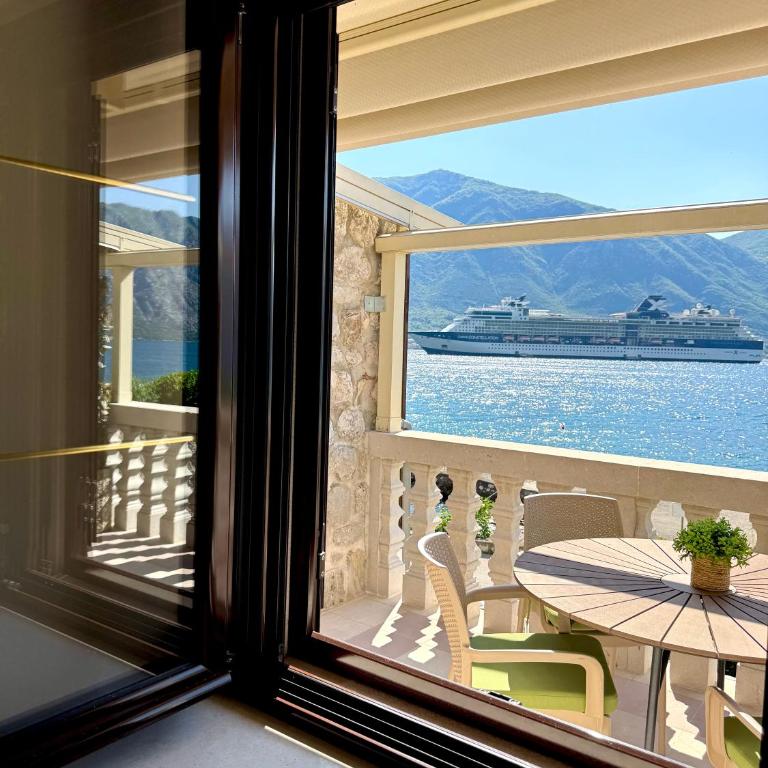Apartments Radonicic - One-Bedroom Apartment with Balcony and Sea View - 9
