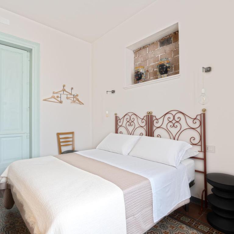 Holiday Lux Boutique Room - Double Room with Balcony - 1