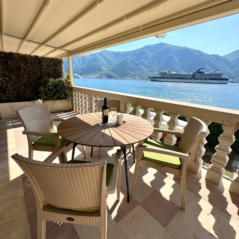 Apartments Radonicic - One-Bedroom Apartment with Balcony and Sea View - 25