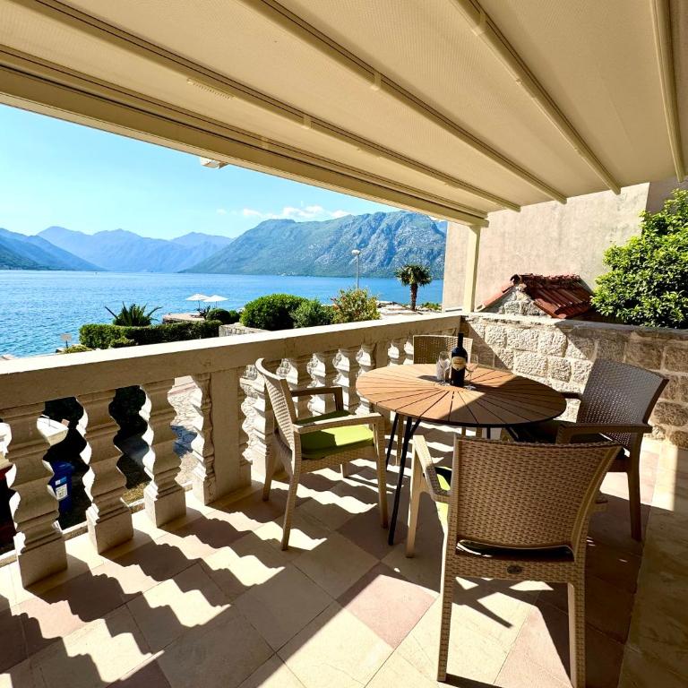 Apartments Radonicic - One-Bedroom Apartment with Balcony and Sea View - 22