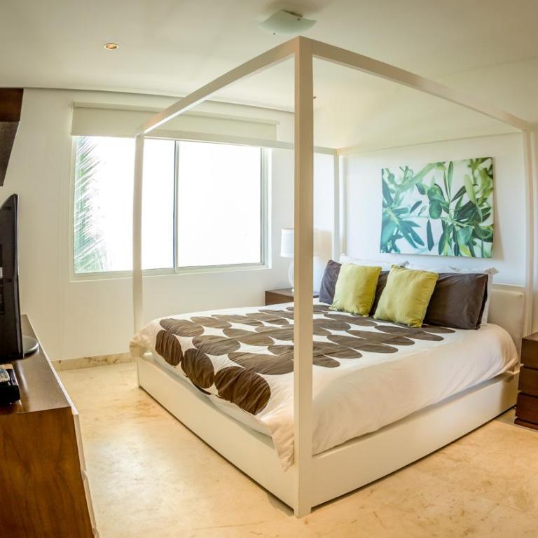 The Elements Oceanfront & Beachside Condo Hotel - Three-Bedroom Apartment with Ocean View - Penthouse - 14