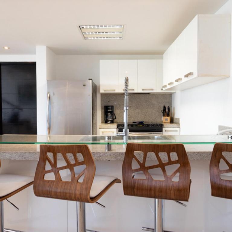 The Elements Oceanfront & Beachside Condo Hotel - Three-Bedroom Apartment with Ocean View - Penthouse - 31