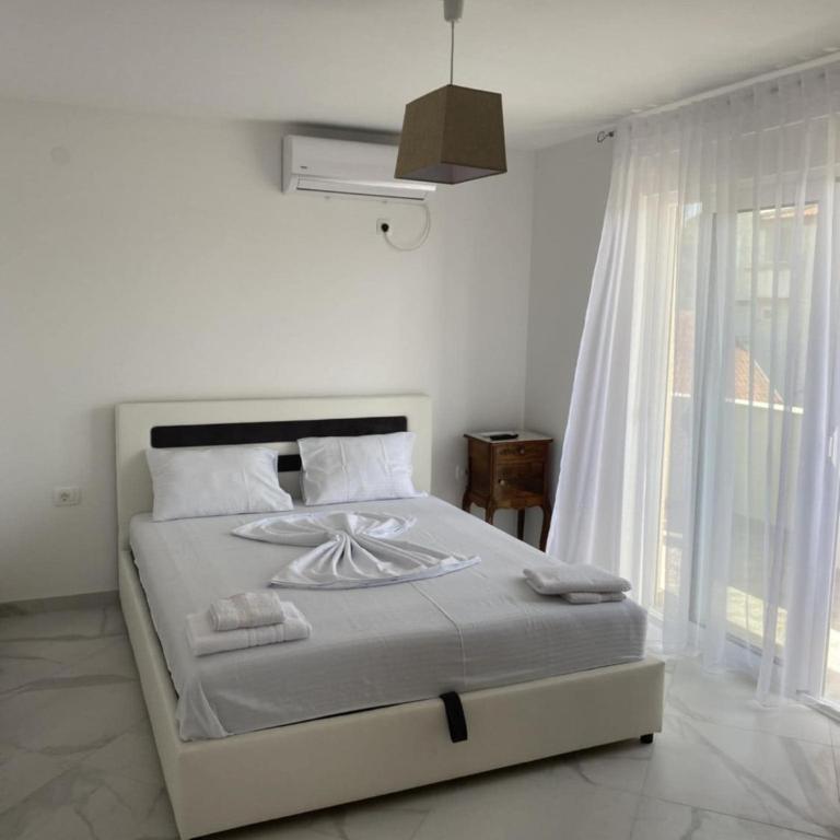 Villa E&E - Apartman sa 2 Spavaće Sobe i Balkonom - 1