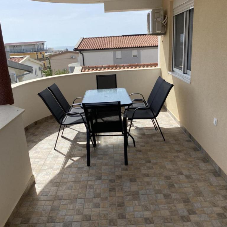 Villa E&E - Apartman sa 2 Spavaće Sobe i Balkonom - 4