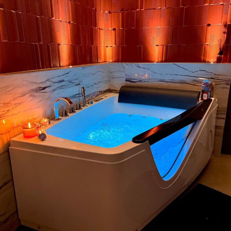 Sole&Luna Boutique Rooms - Bari city center - Suite Deluxe con Vasca Idromassaggio - 32