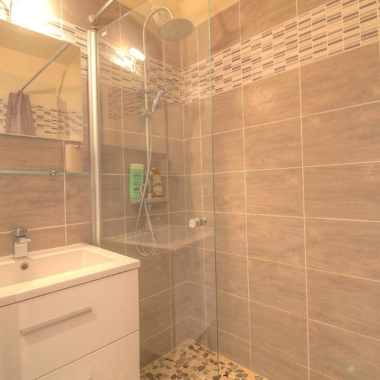 Cosy 2 pièces dans résidence avec piscine - Appartement 1 Chambre - 10