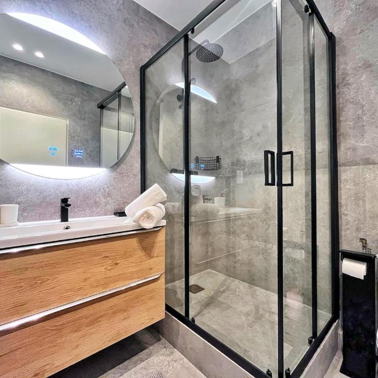 RF102 - Magnifique et spacieux 3 pièces - Appartement 2 Chambres - 32