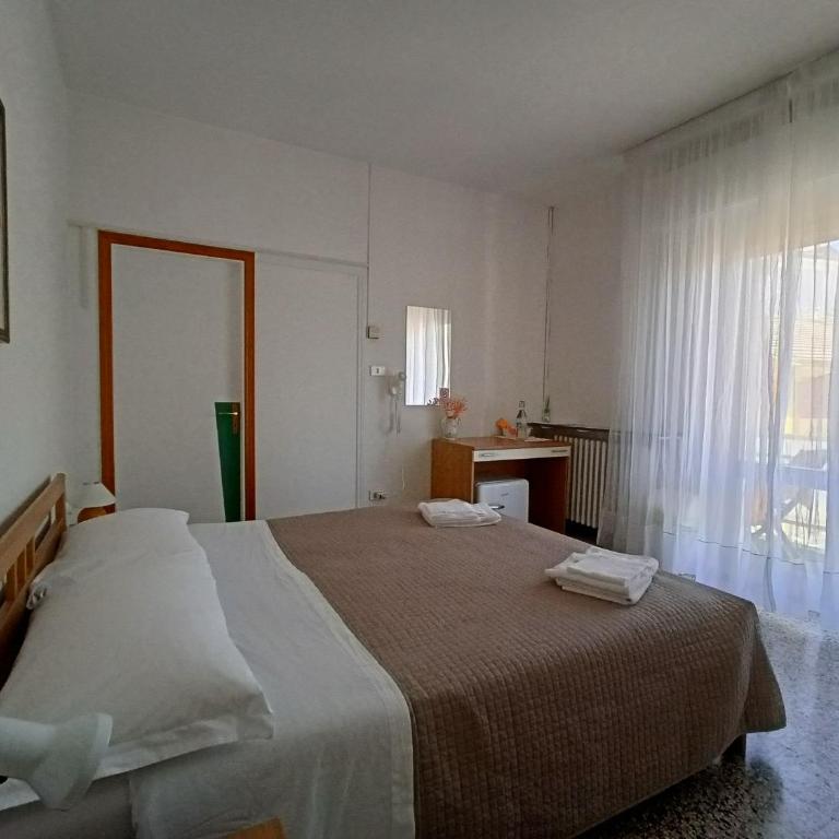 BeeLiving Room&Breakfast - Camera Matrimoniale con Bagno Privato - 8