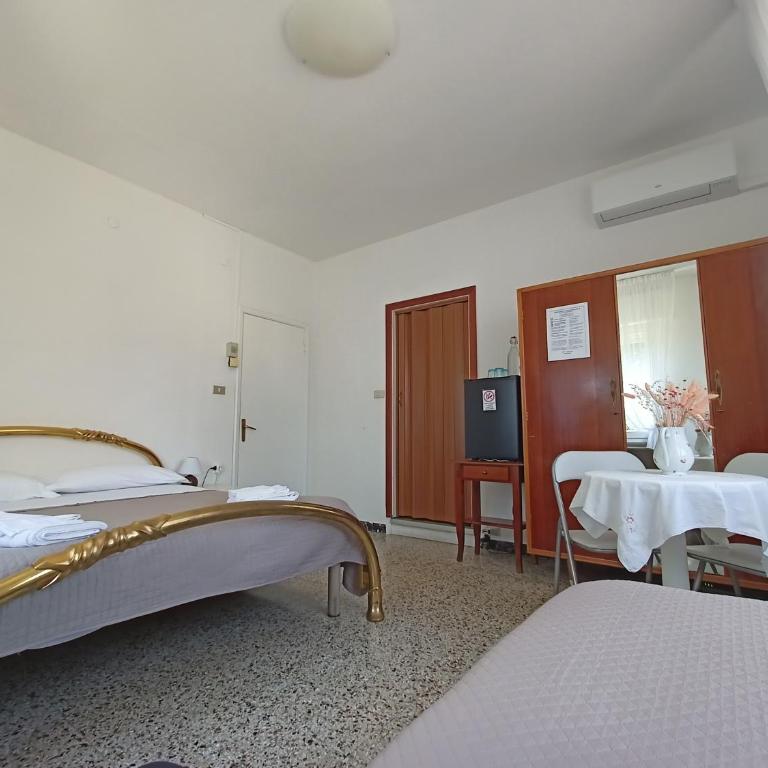 BeeLiving Room&Breakfast - Camera Familiare con Bagno Privato - 10