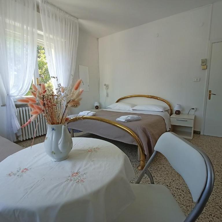 BeeLiving Room&Breakfast - Camera Familiare con Bagno Privato - 9