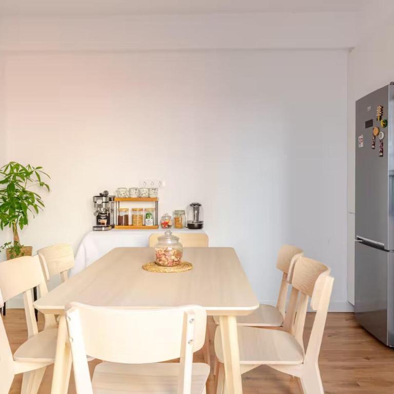 Habitación privada en el centro de Bilbao - Habitación Doble con baño compartido - 2 camas - 4