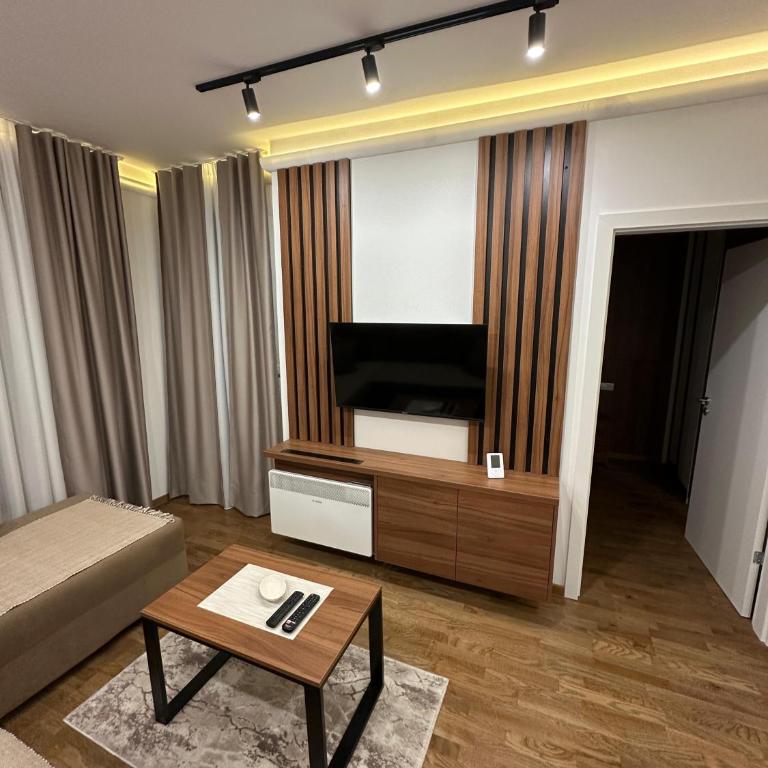 Tomi Lux - One-Bedroom Apartment - 4