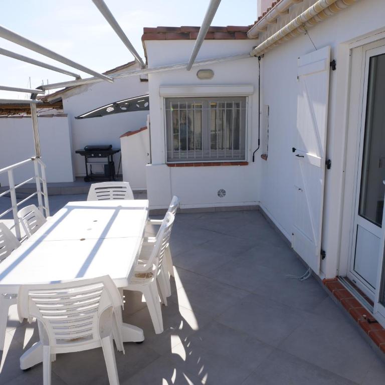 Appartements des Launes - Two-Bedroom Apartment with Terrace and Sea View - 7