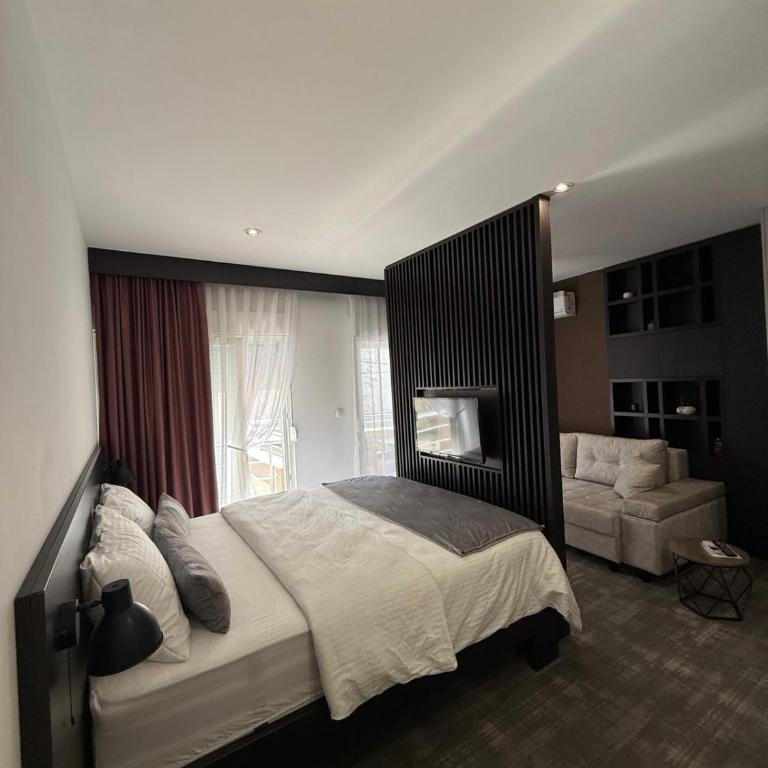 Apartments & Rooms Villa Zaad FREE PRIVATE PARKING - Deluxe Family Room - 12