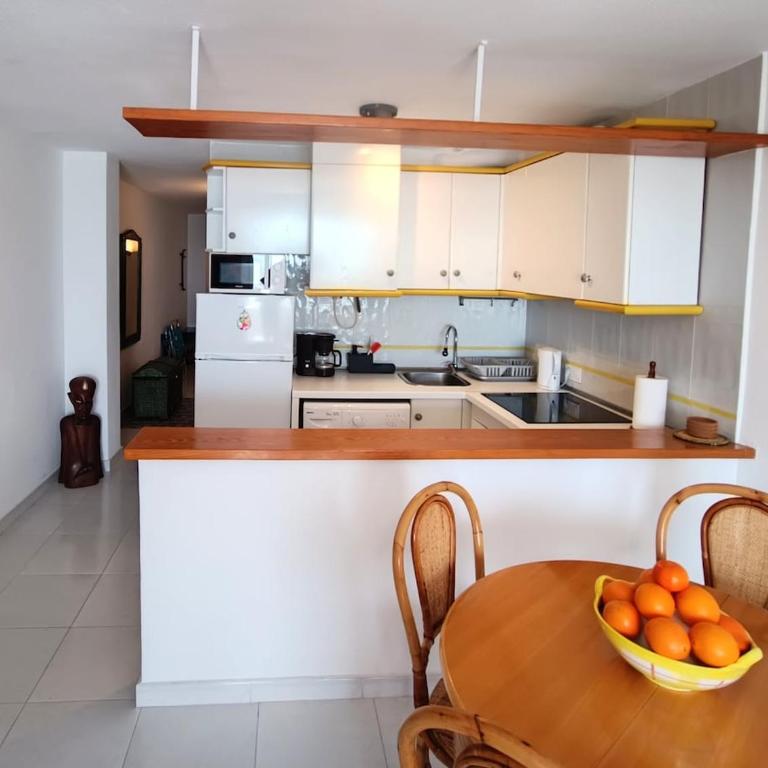 Beachfront Apartment with Sea View Balcony - Torrevieja PMT15 - One-Bedroom Apartment - 8