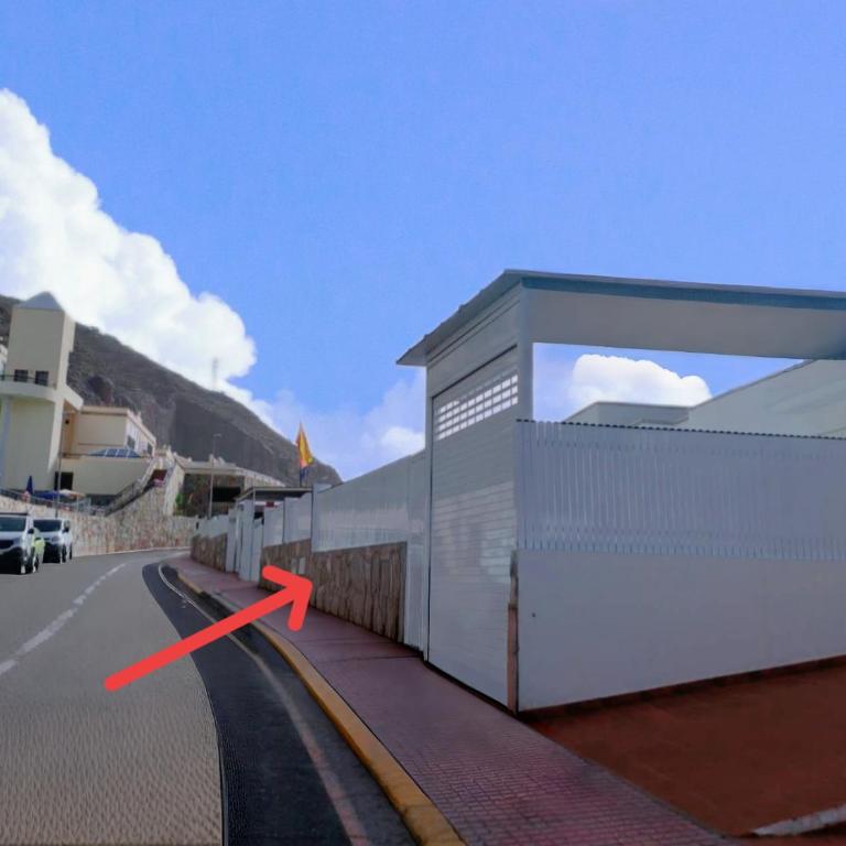 Big Villa Puerto Rico streetfront with private saltwater pool, kitchen, 3 terraces& private parking , near shopping center - Villa - 48