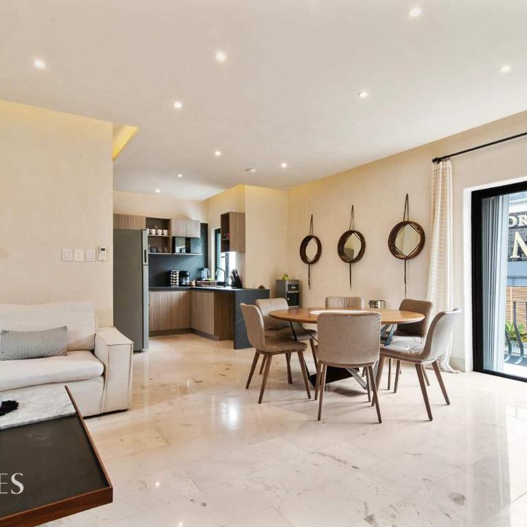 Prime 5th Ave Stay - 4BR with King Beds & City Vie - Apartment - 1