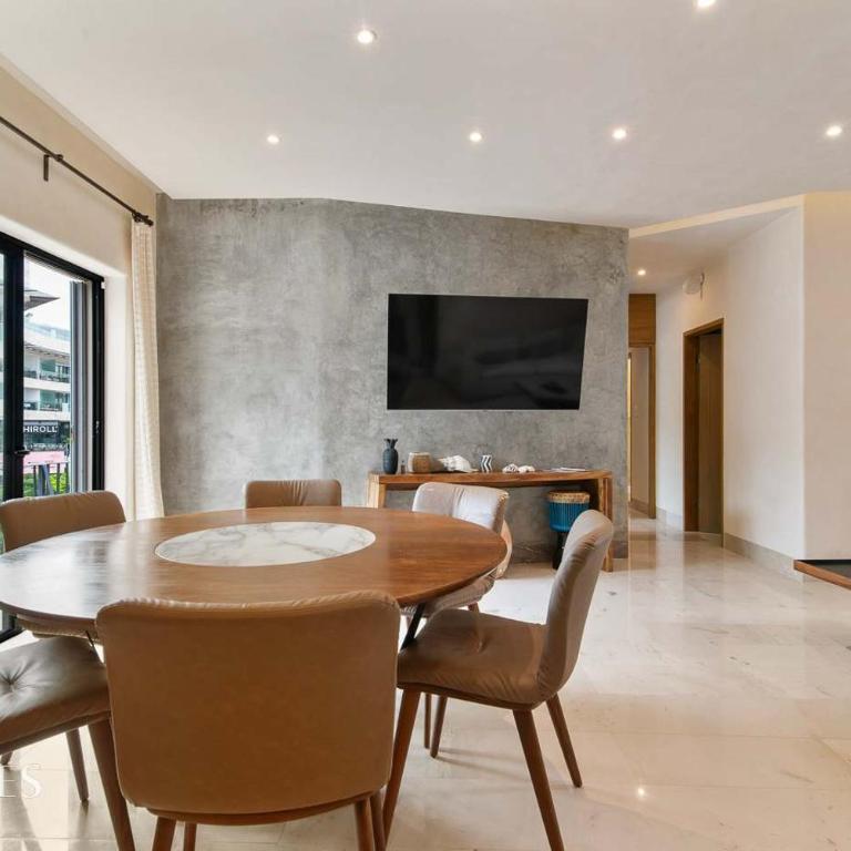 Prime 5th Ave Stay - 4BR with King Beds & City Vie - Apartment - 2