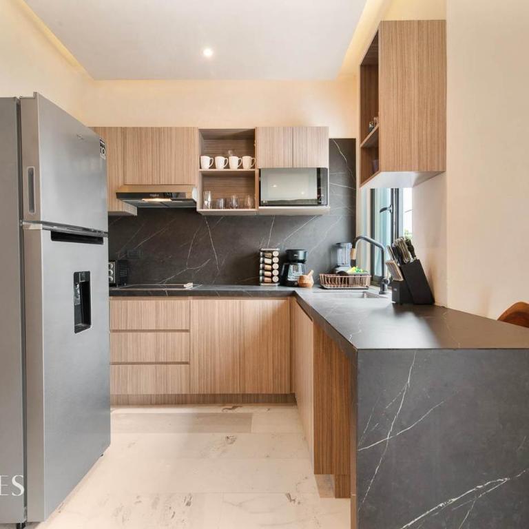 Prime 5th Ave Stay - 4BR with King Beds & City Vie - Apartment - 4