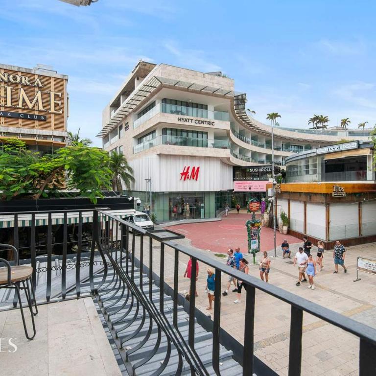 Prime 5th Ave Stay - 4BR with King Beds & City Vie - Apartment - 5