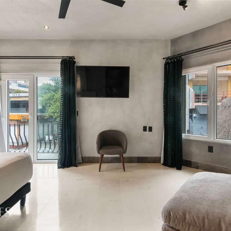 Prime 5th Ave Stay - 4BR with King Beds & City Vie - Apartment - 33
