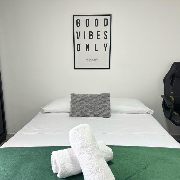 Excellent Location Ideal for Large Groups - Five-Bedroom House - 44