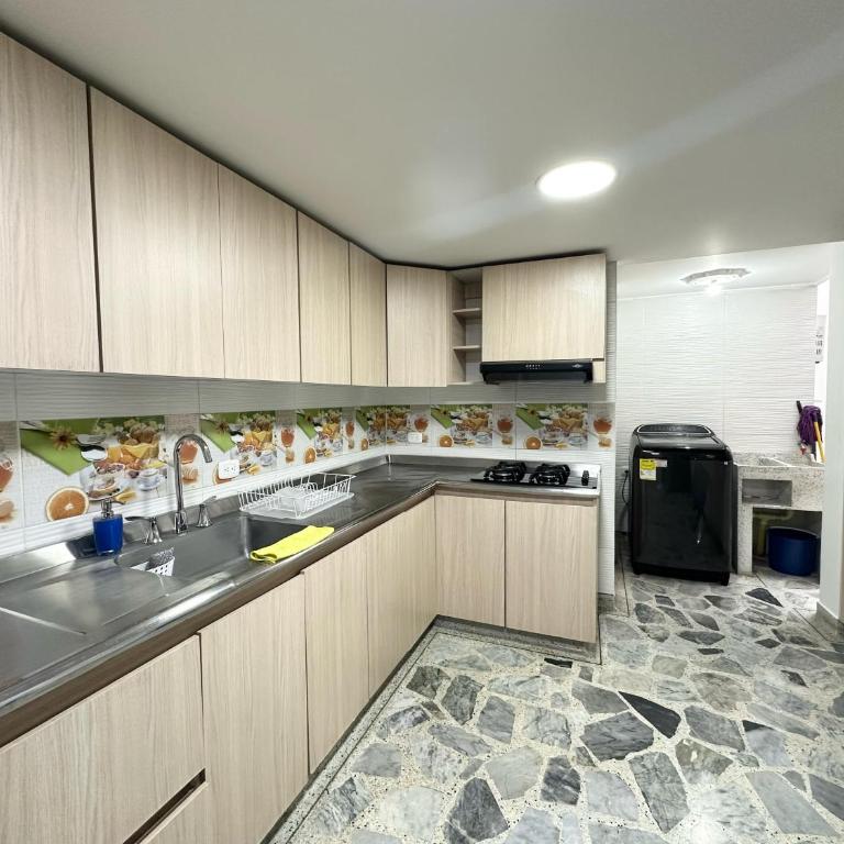 Excellent Location Ideal for Large Groups - Five-Bedroom House - 51