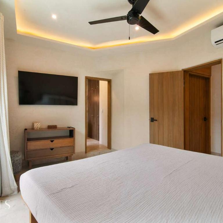 2-Bedroom Condo | Modern & Near Beach - Apartment - 22