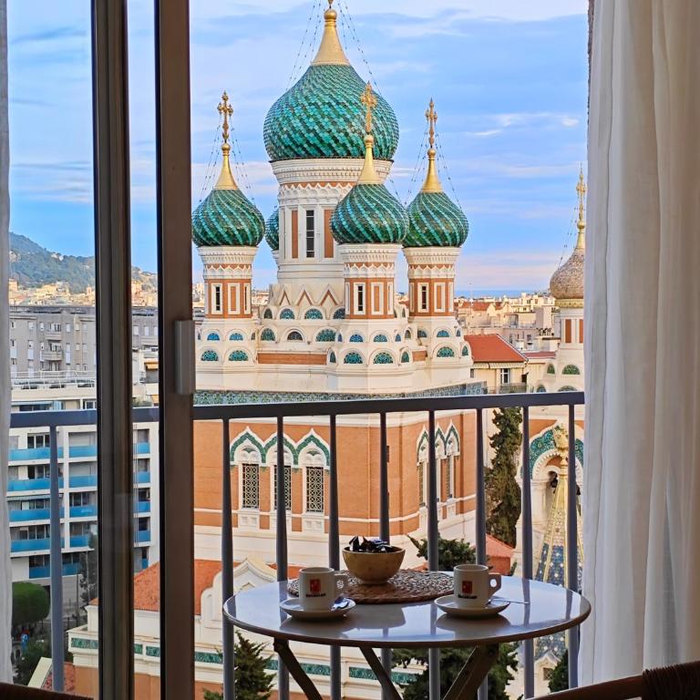 3P 72m2 Climatisé Vue exceptionnelle Cathédrale St Nicolas et Mer - Appartement 2 Chambres Deluxe avec Balcon - 1