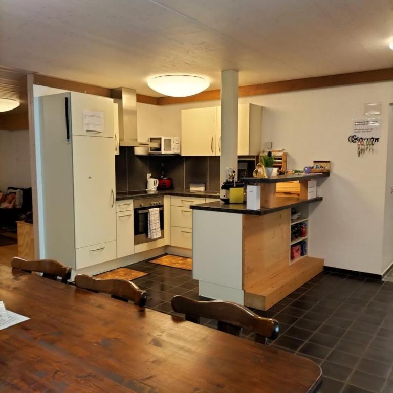 Grosszügige, charmante Wohnung in den Bergen - Apartment mit 3 Schlafzimmern und Bergblick - 2