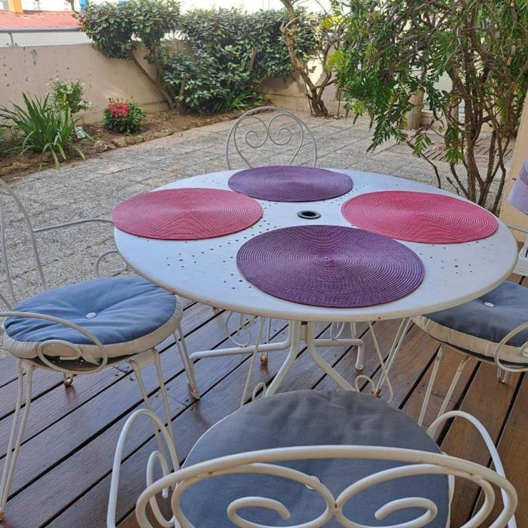 Charmant appart 2 chambres proche plage - WIFI - Animaux acceptés - FR-1-323-453 - Appartement - 1