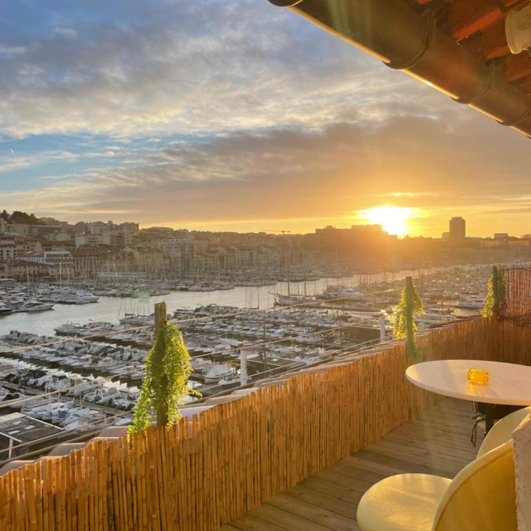 Appartement vue imprenable Vieux-Port et Notre Dame - Appartement - Vue sur Mer - 4