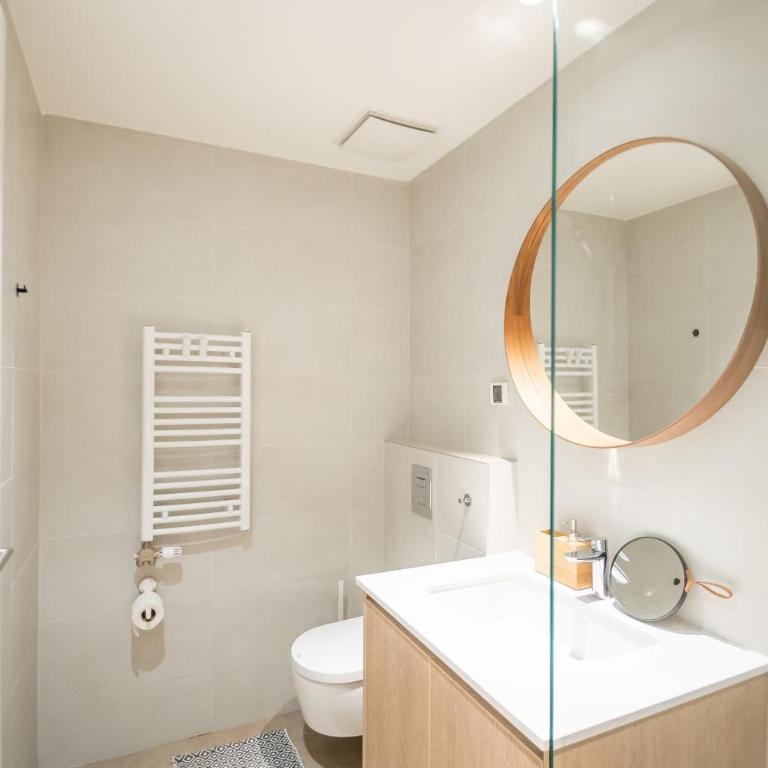 New York Belgrade Waterfront - One-Bedroom Apartment with Balcony and Water View - 3