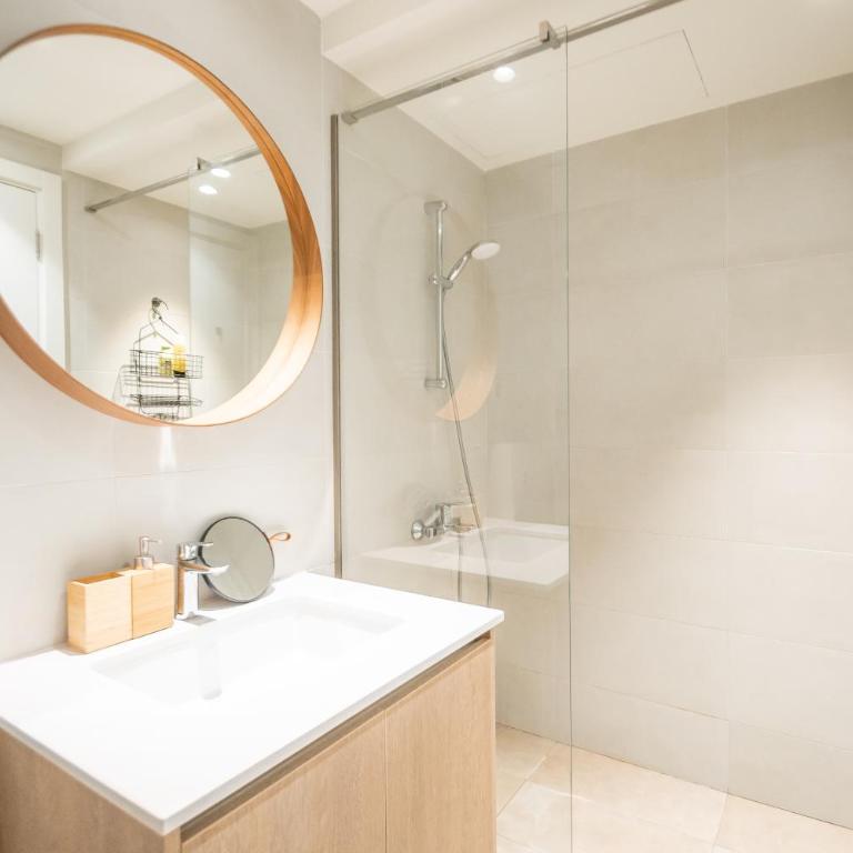 New York Belgrade Waterfront - One-Bedroom Apartment with Balcony and Water View - 4