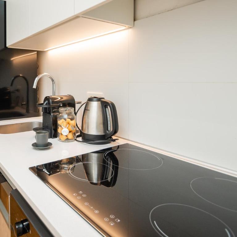 New York Belgrade Waterfront - One-Bedroom Apartment with Balcony and Water View - 6